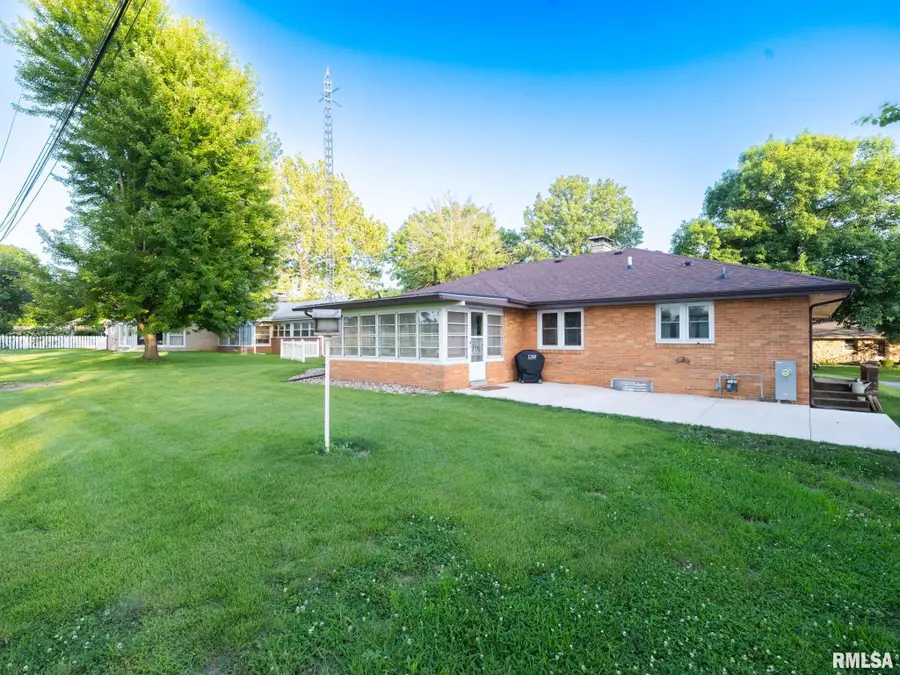 375 Sycamore Terrace, Canton, IL 61520 - #3