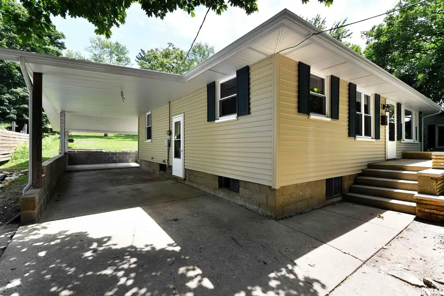 704 E Shore Drive, Pekin, IL 61554 - #2