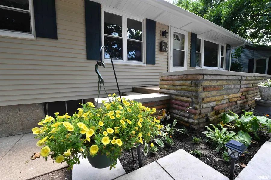 704 E Shore Drive, Pekin, IL 61554 - #3