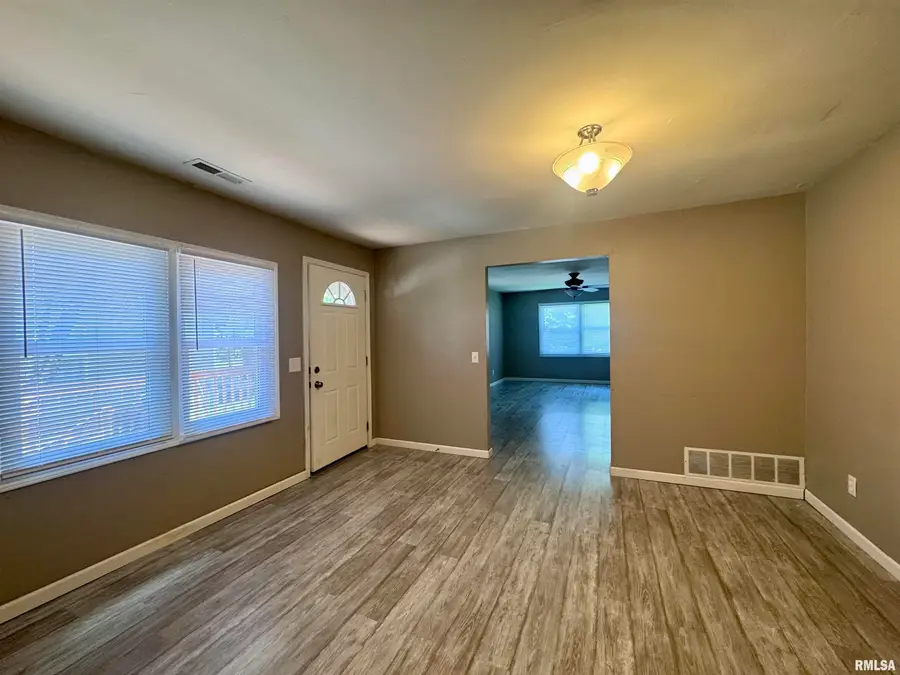 403 E Murray Street, Macomb, IL 61455 - #2