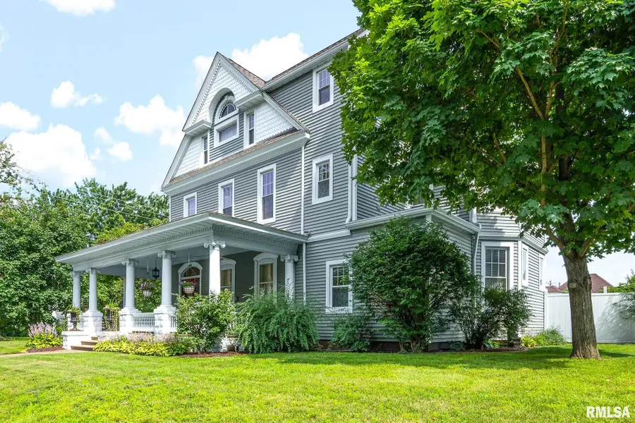 901 Washington Street, Pekin, IL 61554 - #2