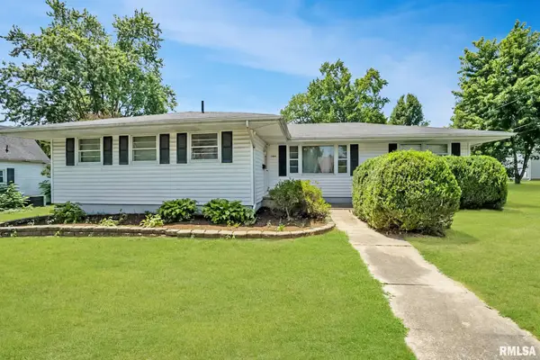 1004 Grand Avenue, Johnston City, IL 62951