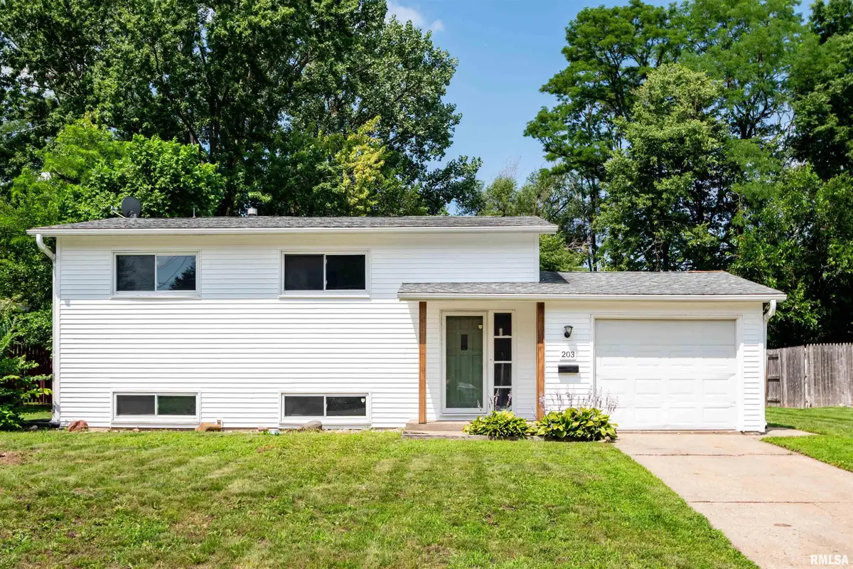 203 Arrow Street, Pekin, IL 61554 - #1
