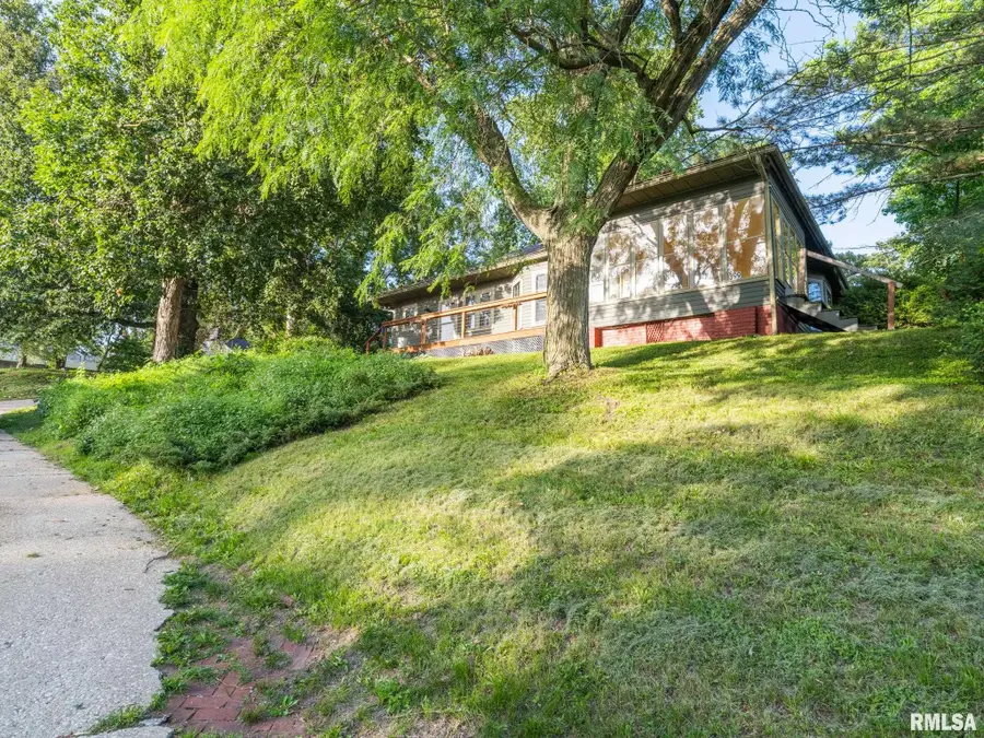 399 W Walnut Street, Canton, IL 61520 - #2