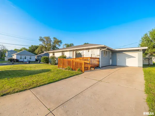 104 N 12th Street, Pekin, IL 61554