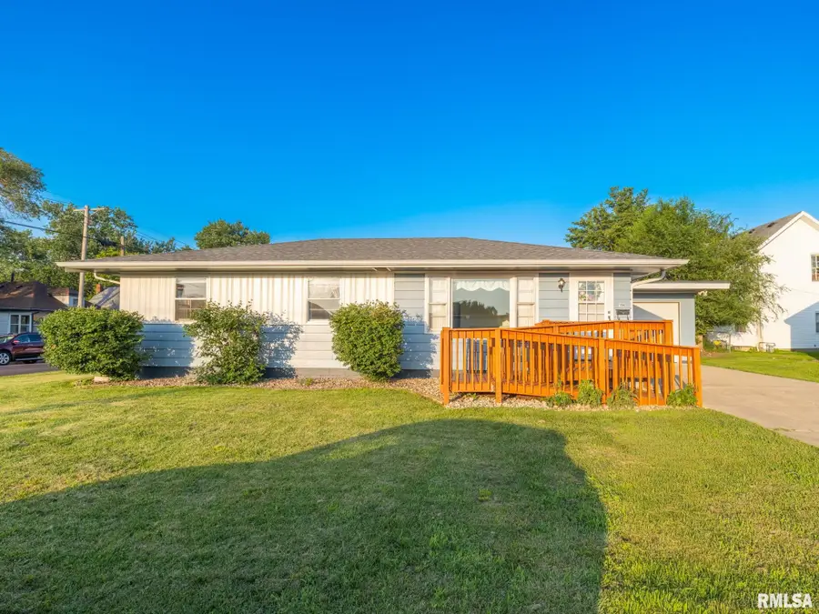 104 N 12th Street, Pekin, IL 61554 - #2