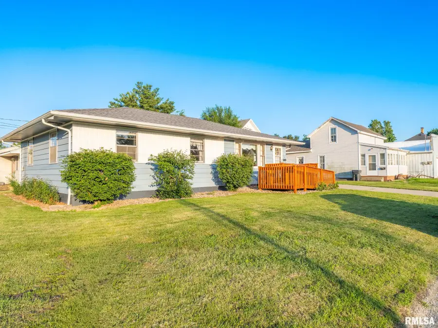 104 N 12th Street, Pekin, IL 61554 - #3