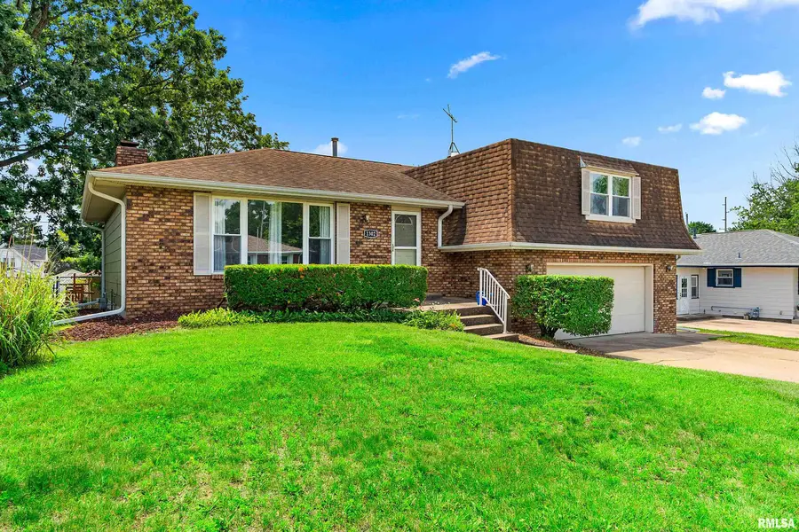 1302 Jefferson Street, Pekin, IL 61554 - #2