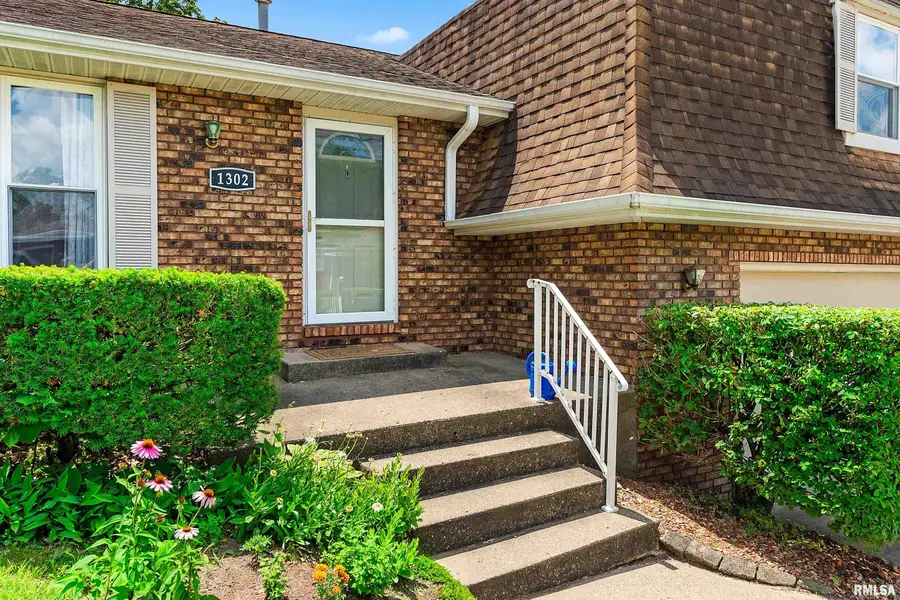 1302 Jefferson Street, Pekin, IL 61554 - #3