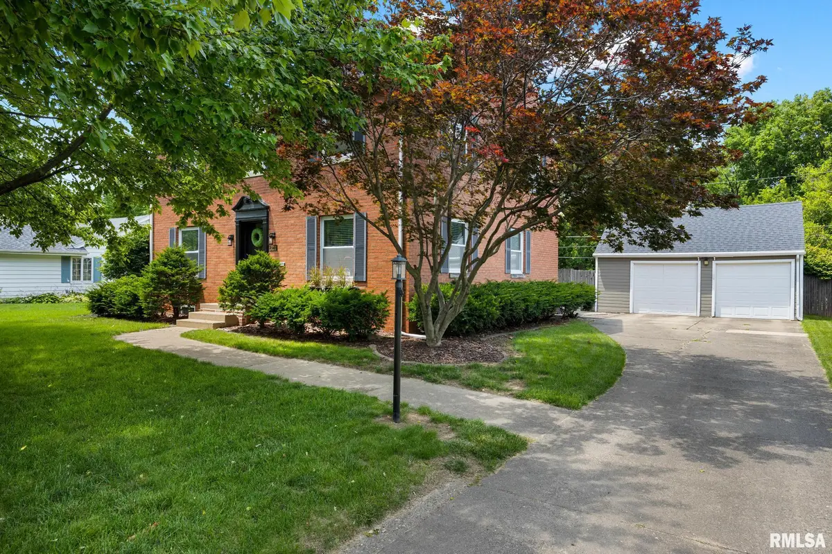 3221 N Bigelow Street, Peoria, IL 61604 - #1