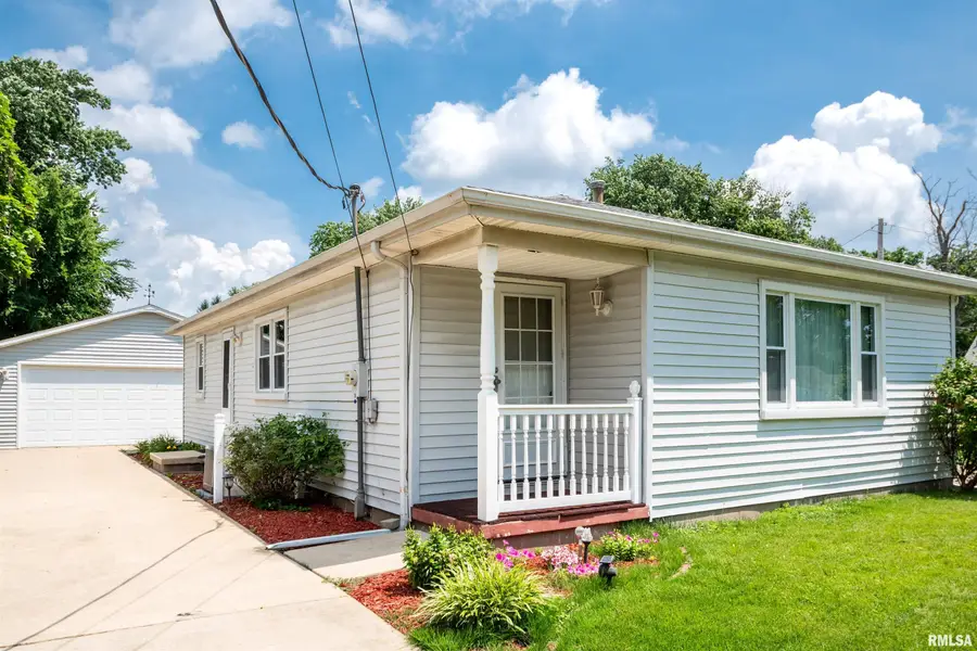 102 E Eden Street, East Peoria, IL 61611 - #2