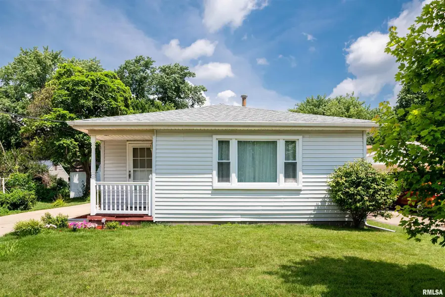 102 E Eden Street, East Peoria, IL 61611 - #3