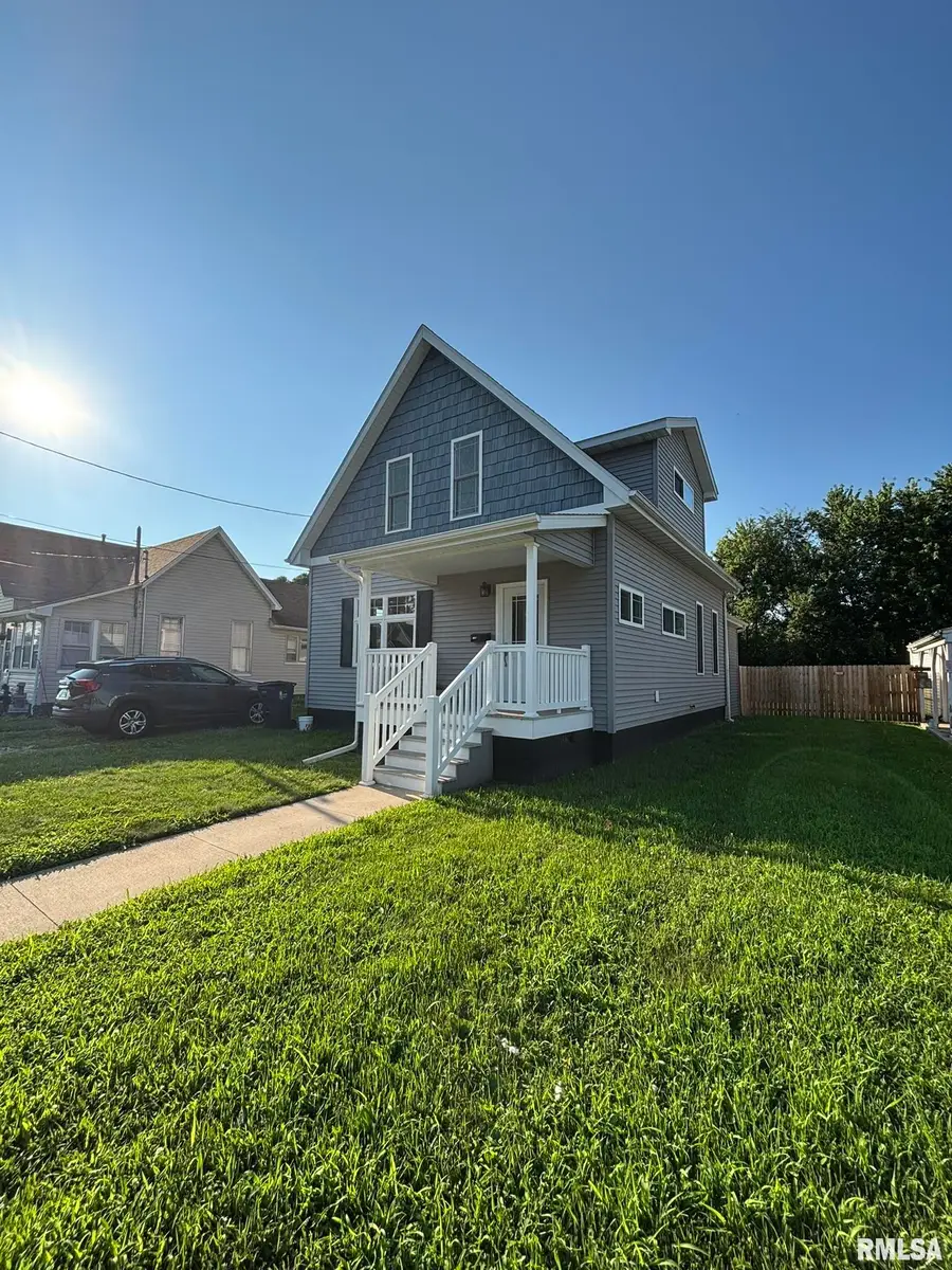 105 W Birch Street, Canton, IL 61520 - #2