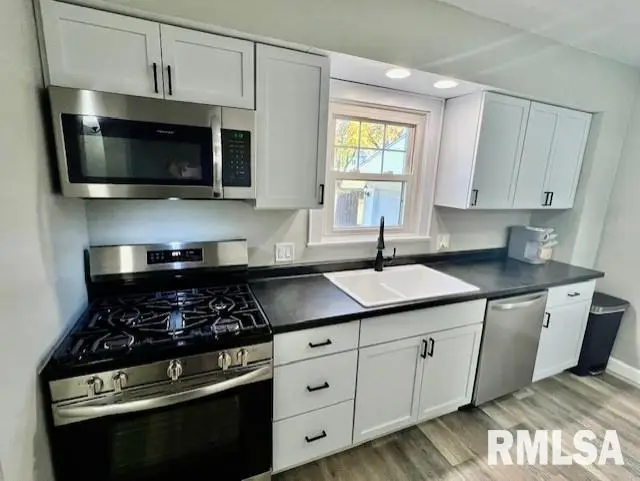912 S Stewart Street, Creve Coeur, IL 61610 - #3