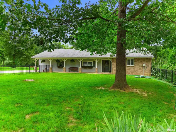 7010 Vista Corte Drive, Delavan, IL 61734