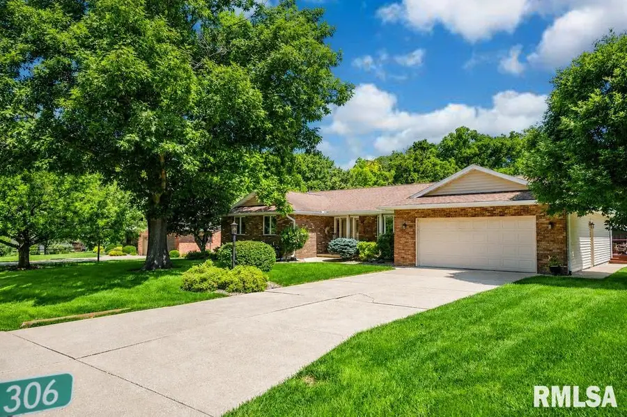306 White Oak Court, East Peoria, IL 61611 - #2