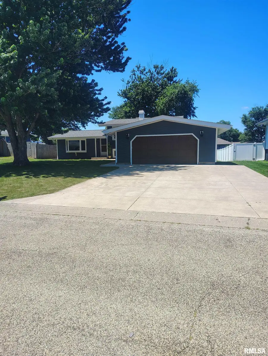 920 N 8th Street, Canton, IL 61520 - #2