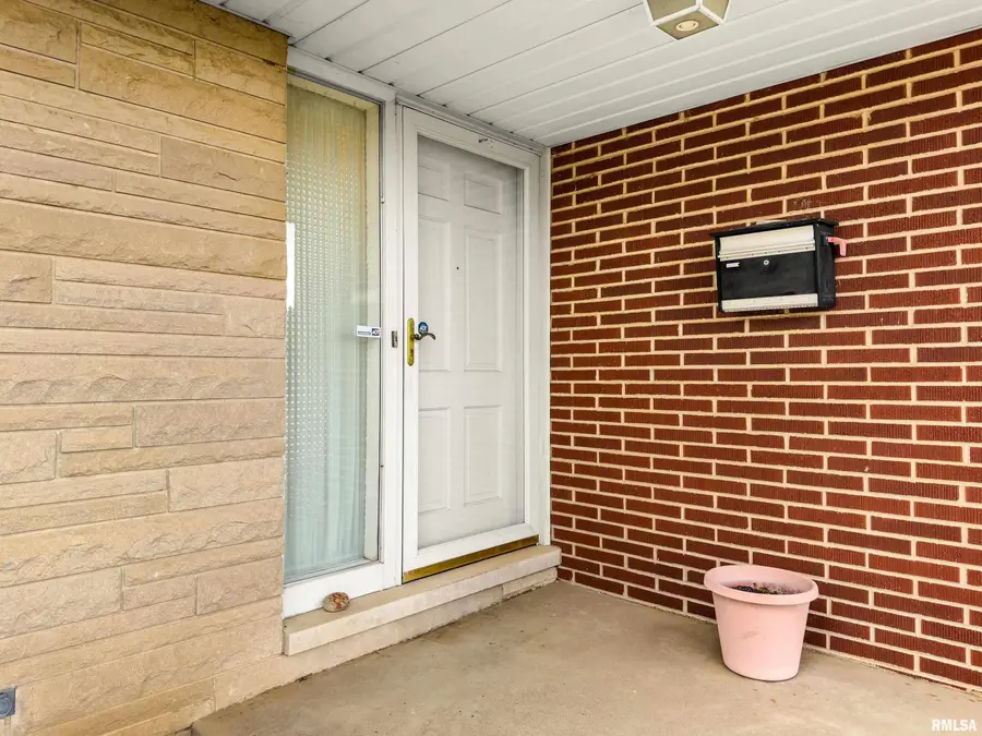 1013 W Beech Street, Chillicothe, IL 61523 - #3