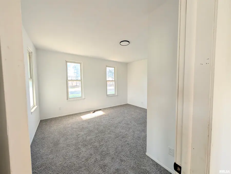 1019 Broadway Street, Pekin, IL 61554 - #3