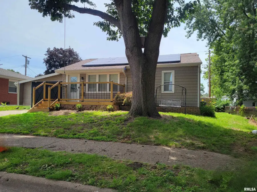 1102 Coolidge Avenue, Pekin, IL 61554 - #2