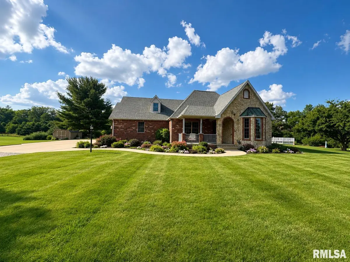 4237 Sheridan Road, Pekin, IL 61554 - #1