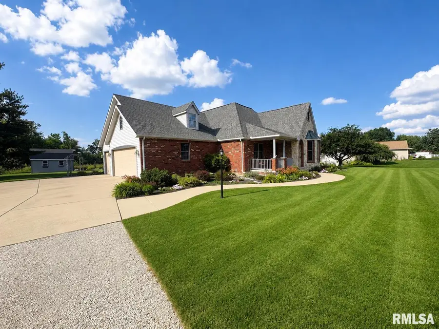 4237 Sheridan Road, Pekin, IL 61554 - #2