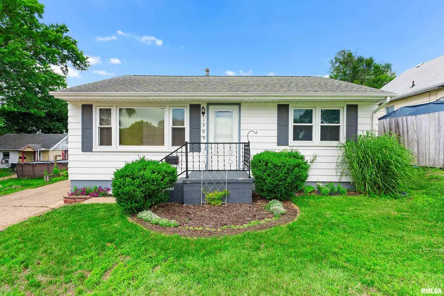 1309 S 14th Street, Pekin, IL 61554 - #3
