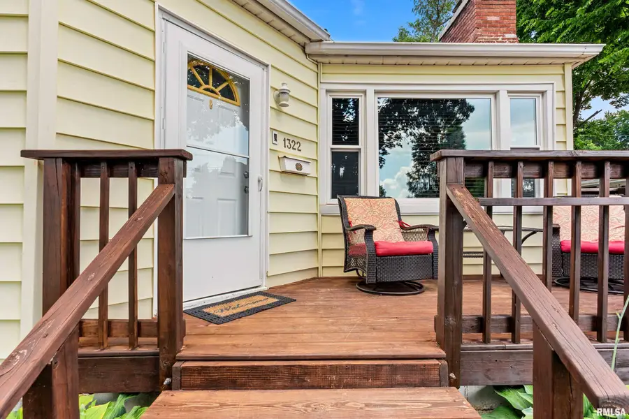 1322 S 9th Street, Pekin, IL 61554 - #3