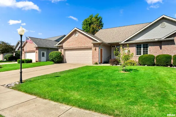 111 Hickory Lane, Pekin, IL 61554