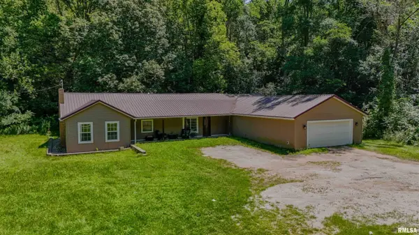 1562 Spring Bay Road, East Peoria, IL 61611