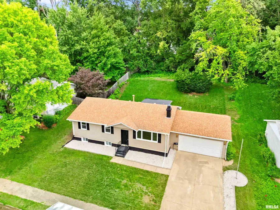 1208 Timber Lane, Pekin, IL 61554 - #2