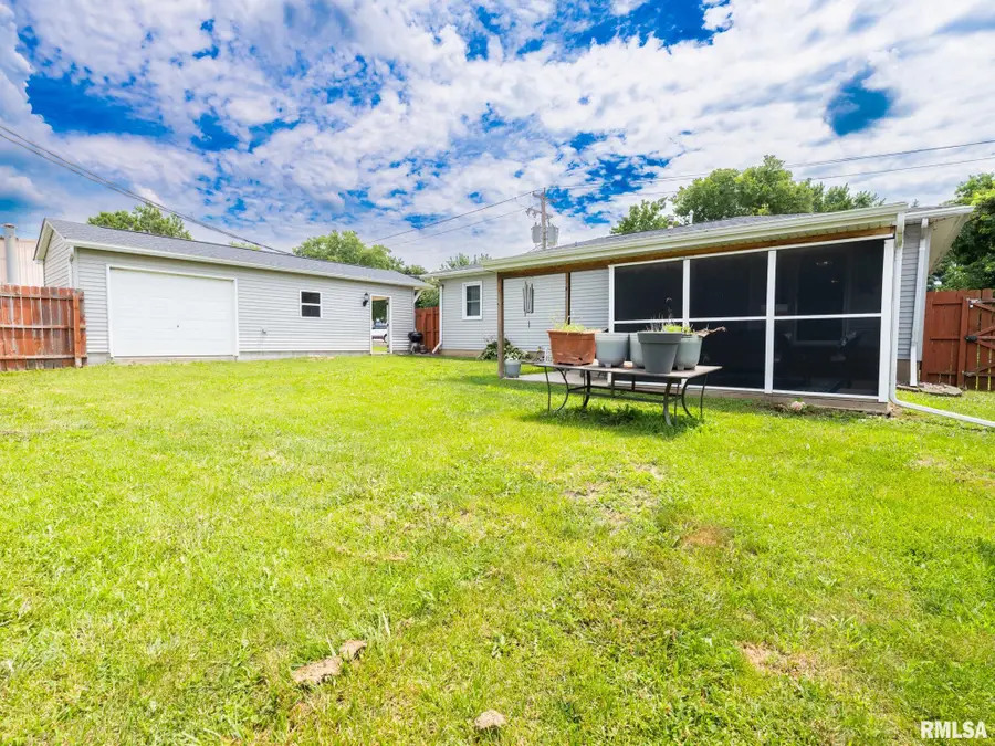 283 Herman Street, Pekin, IL 61554 - #2