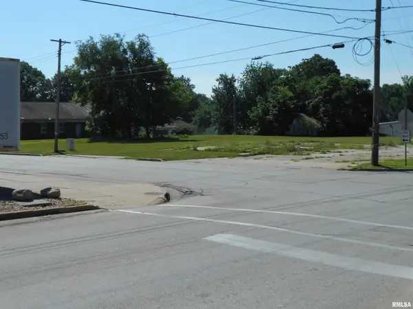 301 S Johnson Street, Macomb, IL 61455