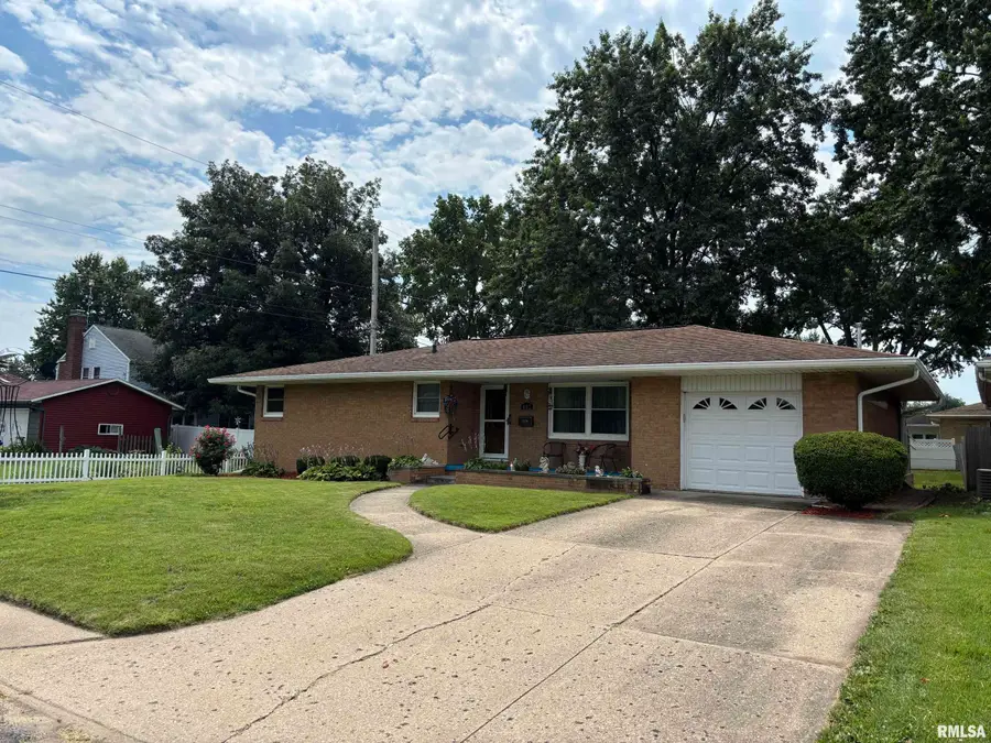 402 Sheridan Road, Pekin, IL 61554 - #3