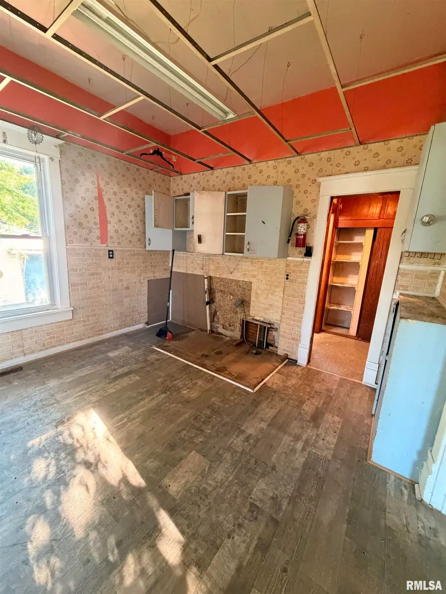 940 S 1st Avenue, Canton, IL 61520 - #3