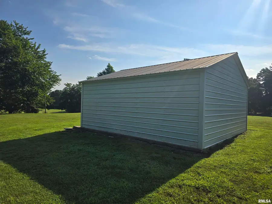 903 E Grand Avenue, Carterville, IL 62918 - #3