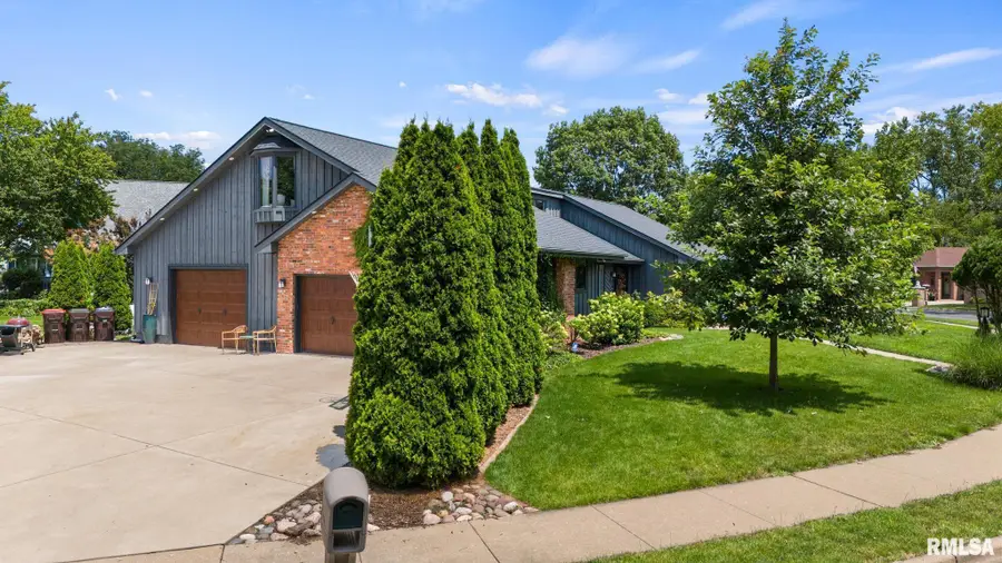 827 W Butterfield Drive, Peoria, IL 61614 - #3