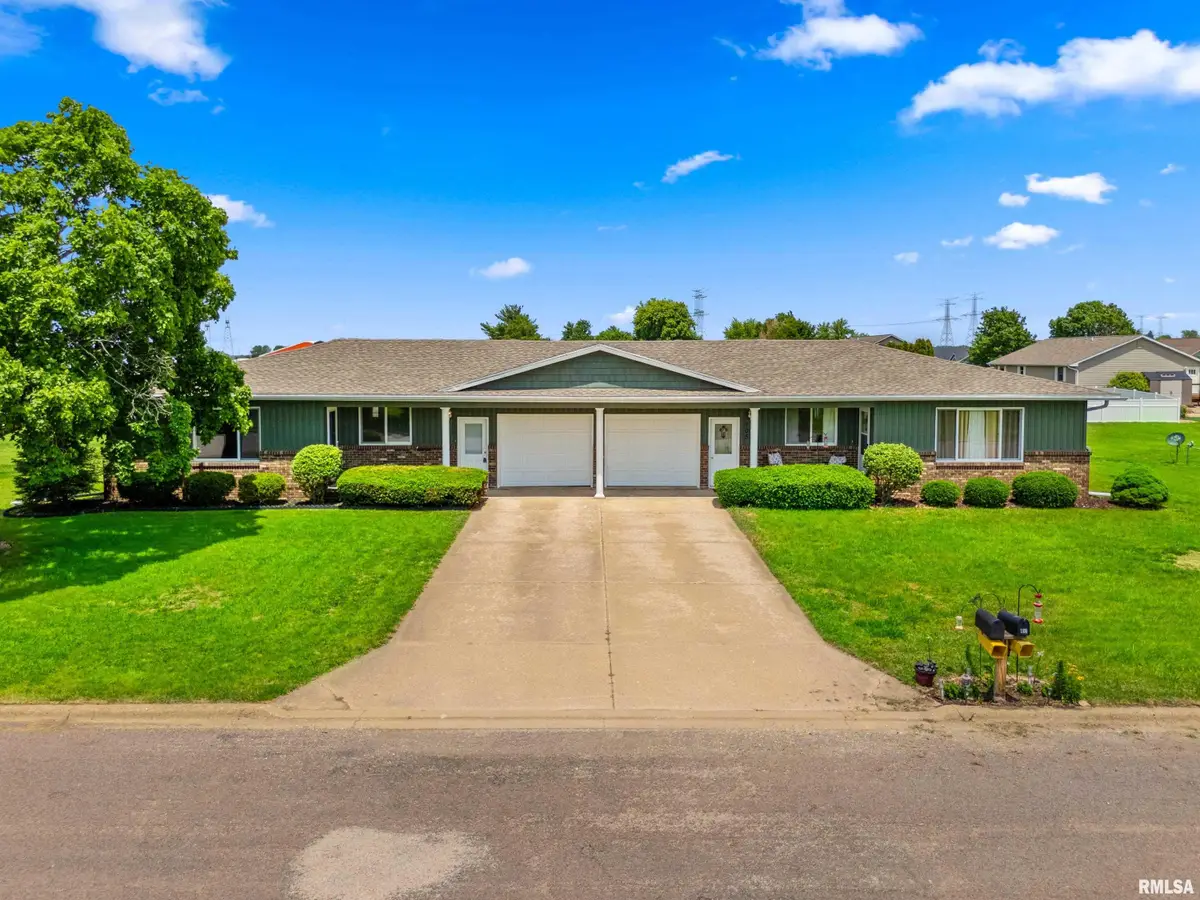 105-107 Nina Court, Pekin, IL 61554 - #1
