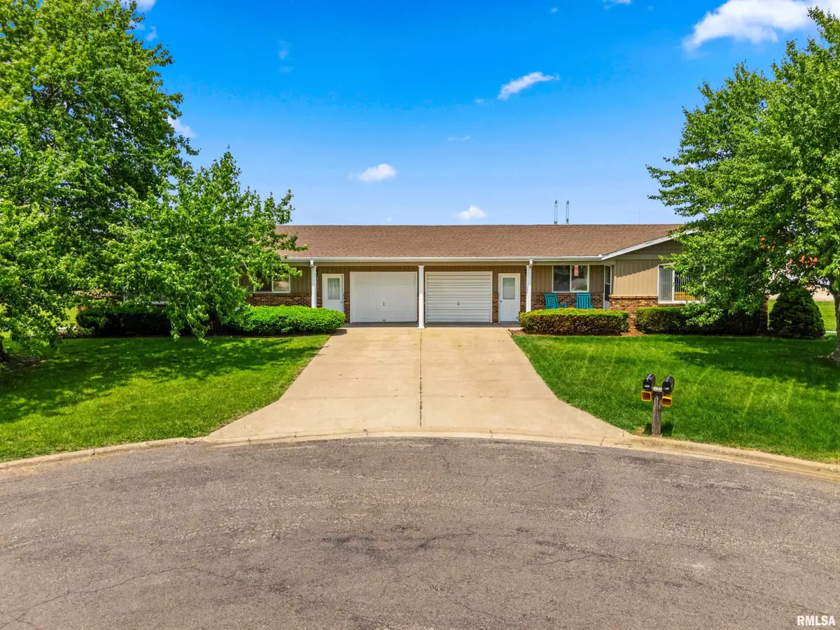 109-111 Nina Court, Pekin, IL 61554 - #1