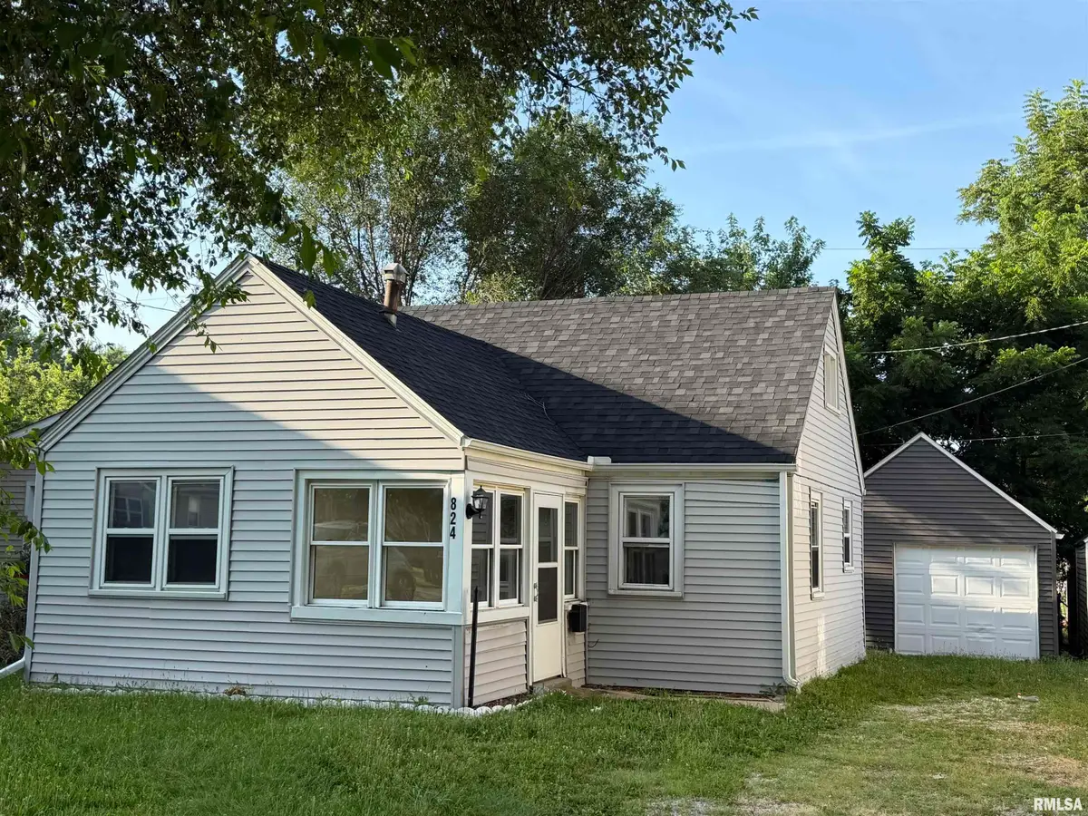 824 E London Avenue, Peoria Heights, IL 61616 - #1