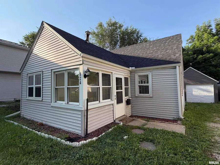 824 E London Avenue, Peoria Heights, IL 61616 - #2