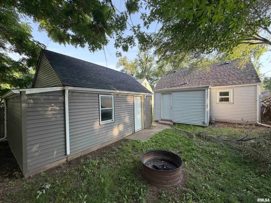 824 E London Avenue, Peoria Heights, IL 61616 - #3
