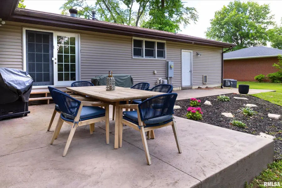 319 Robin Road, Macomb, IL 61455 - #2