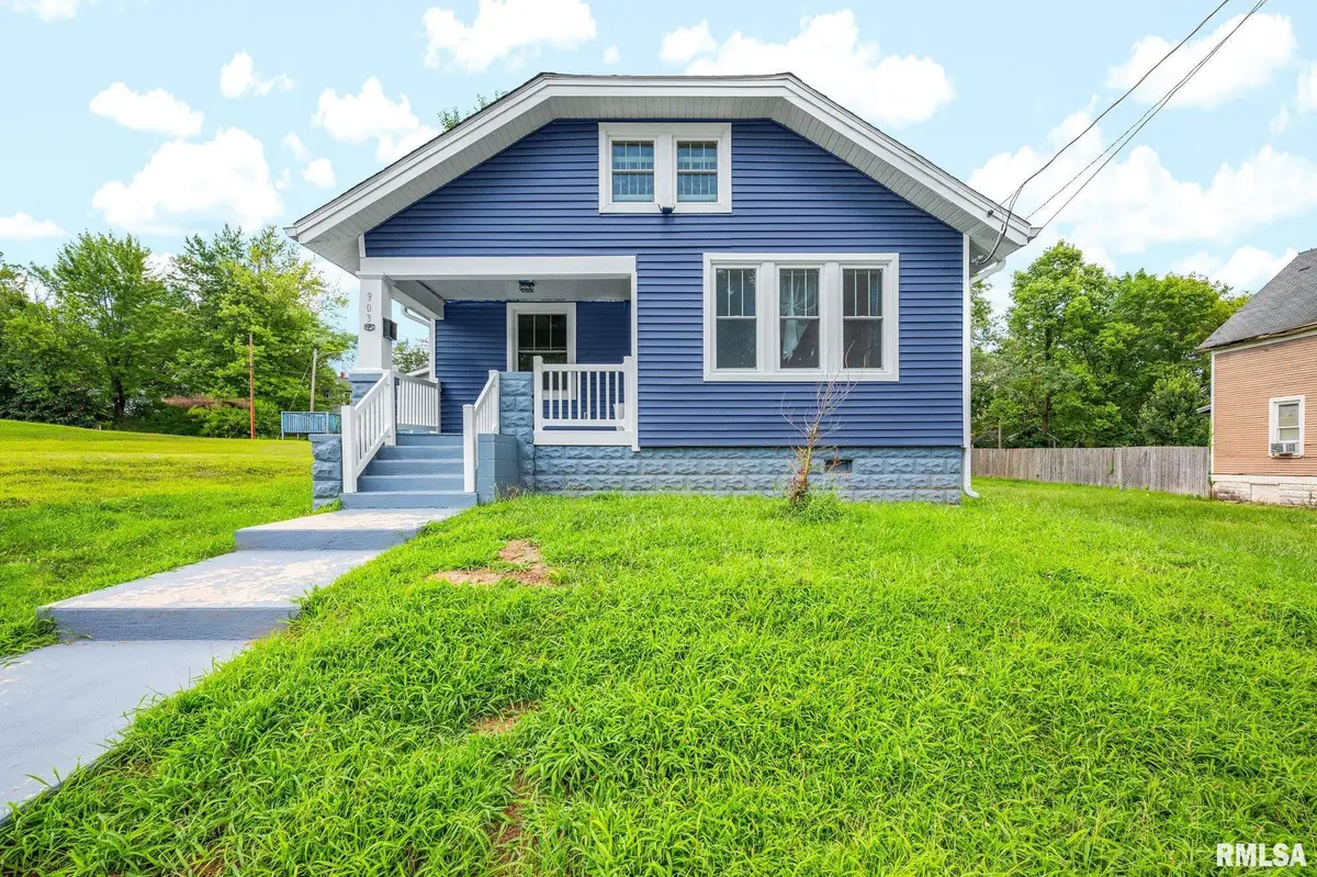 903 E Behrends Avenue, Peoria, IL 61603 - #1