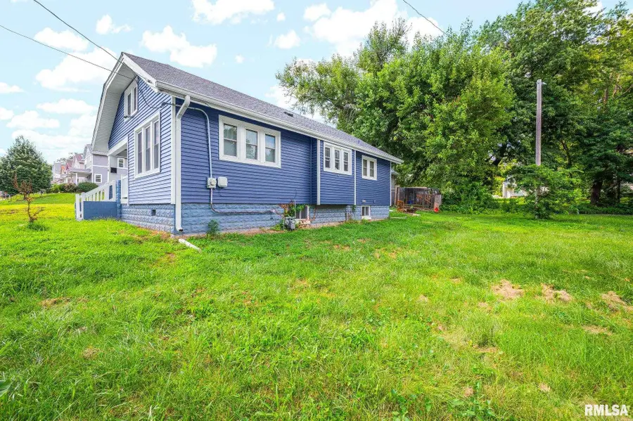 903 E Behrends Avenue, Peoria, IL 61603 - #3