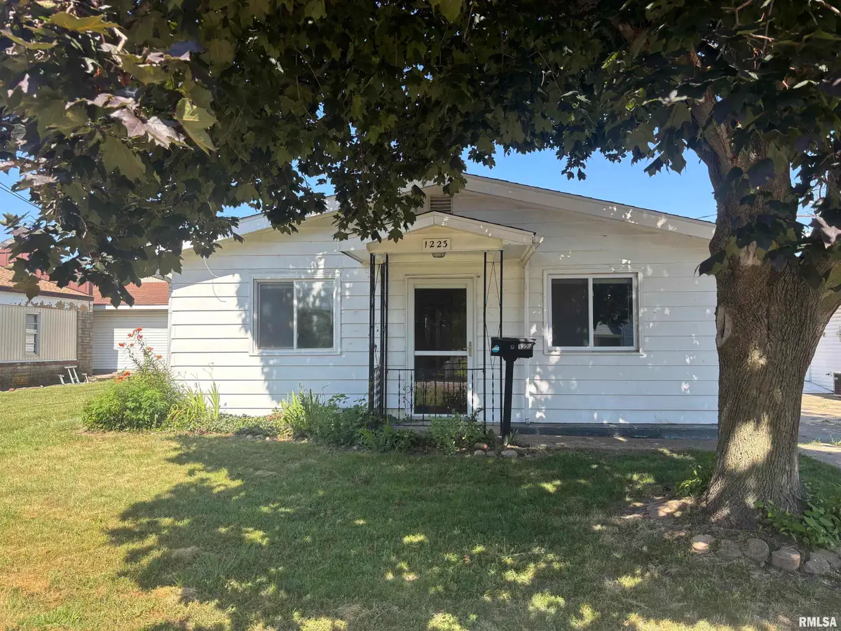1223 N 2nd Street, Chillicothe, IL 61523 - #1