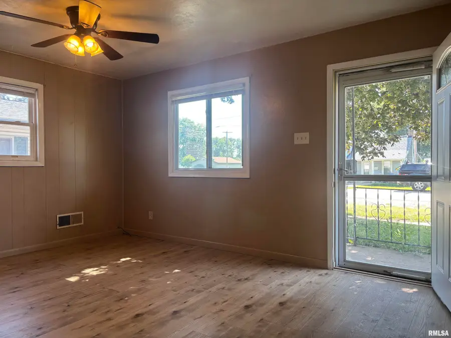 1223 N 2nd Street, Chillicothe, IL 61523 - #2