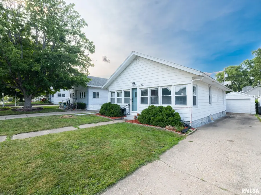 1307 State Street, Pekin, IL 61554 - #2