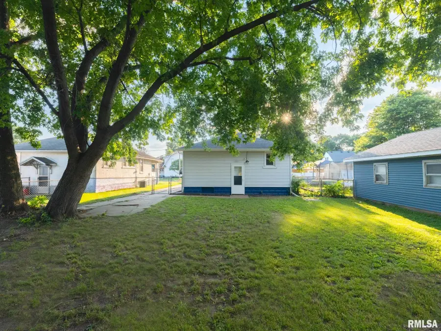 1108 S 6th Street, Pekin, IL 61554 - #2