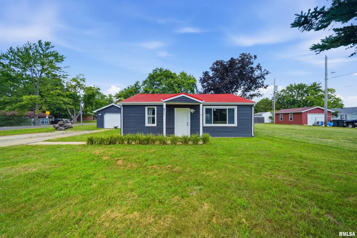 211 Entrance Drive, Pekin, IL 61554 - #1